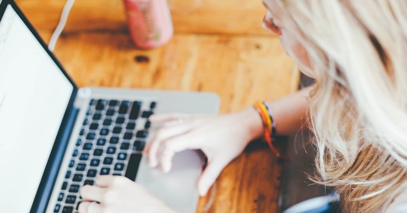 Réemploi des tailleurs dans les bureaux : 7 astuces pour un espace chic et durable