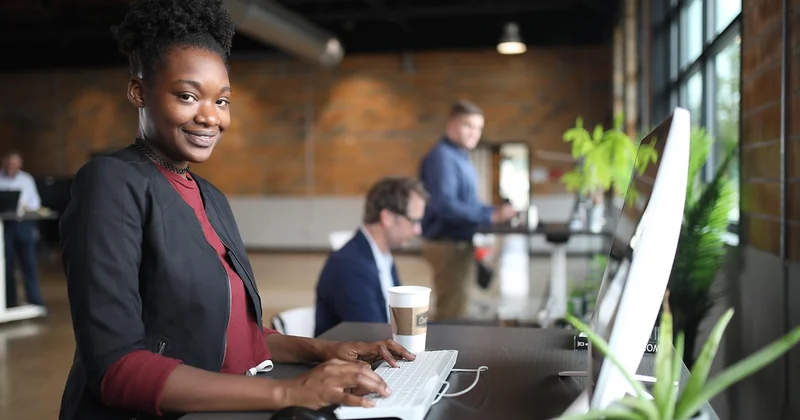 Le bureau debout : un outil qui ne fait pas tout